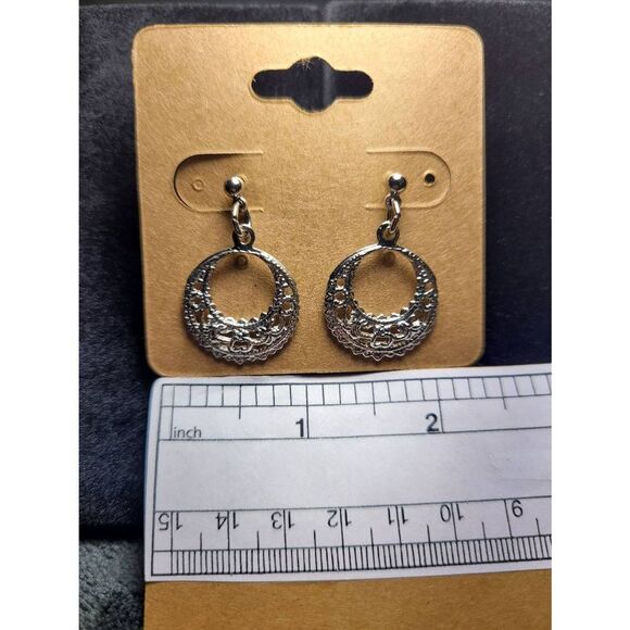 (3 for $15) JoMa Silvertone Filigree Dangle Earrings- NWT - Picture 2 of 4